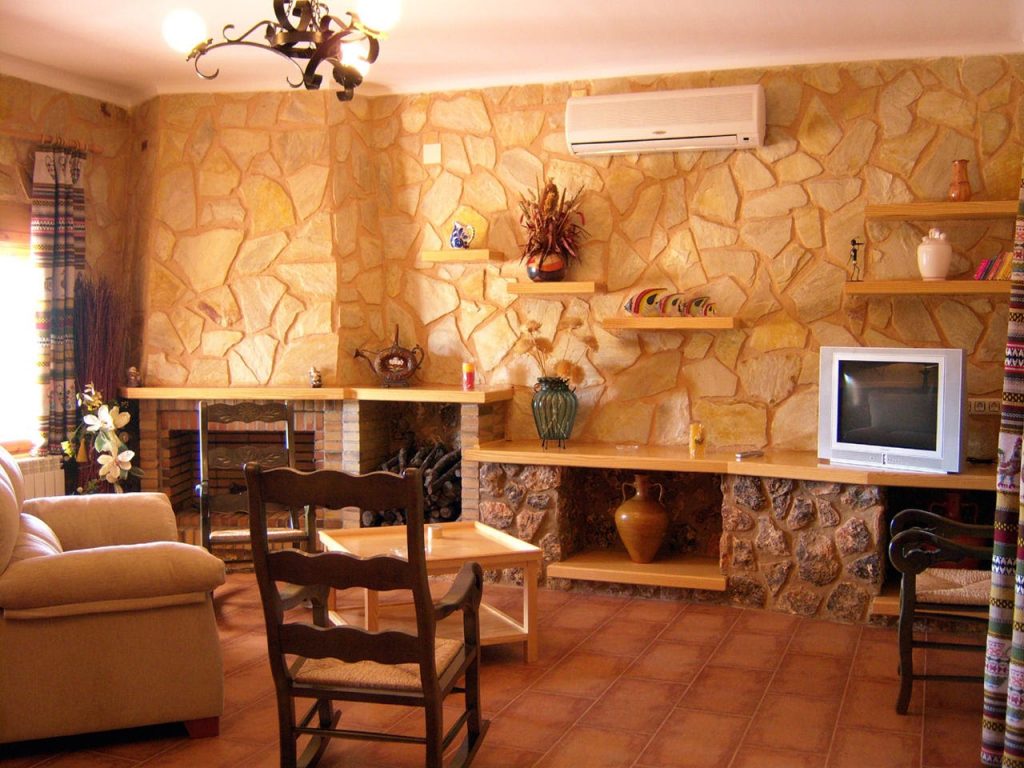 Cortijo JDilamor - Salón con Televisión y Chimenea